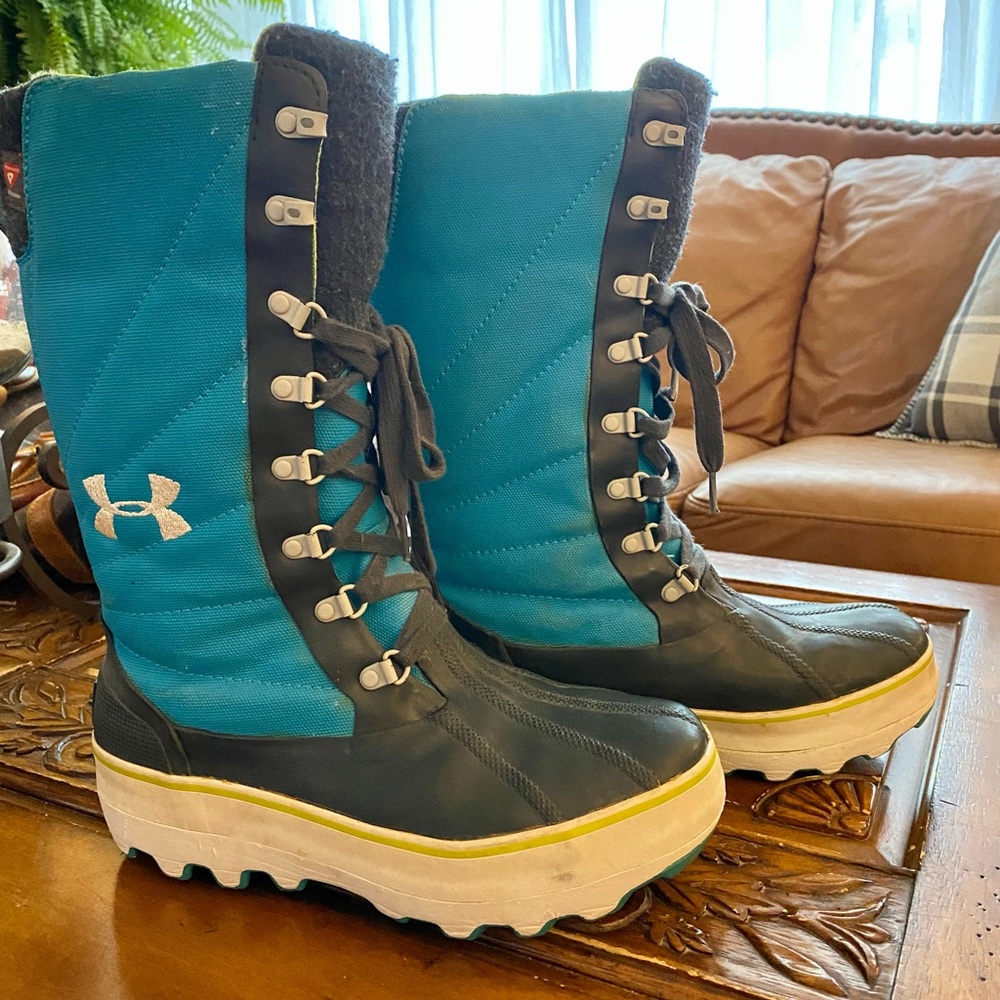 UA UNDER ARMOUR Clackamas winter snow boots, SIZE 9 Great condition extra warm.